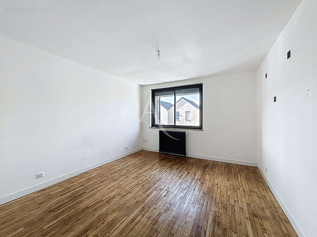 ANGERS - Maison rénovée + un local professionnel loué - photo 12