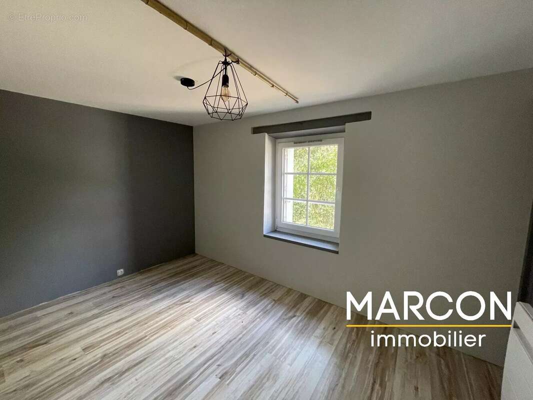 Maison à SAINT-PIERRE-DE-FURSAC