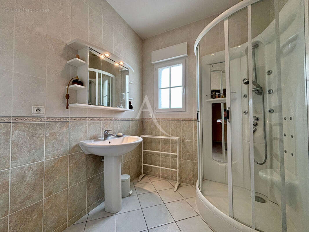 Maison de qualité à proximité des commerces - photo 9