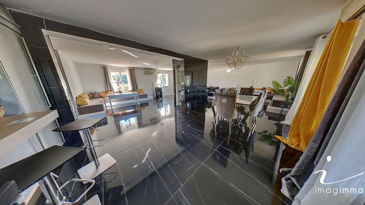 Maison à SAINT-JEAN-DE-VEDAS