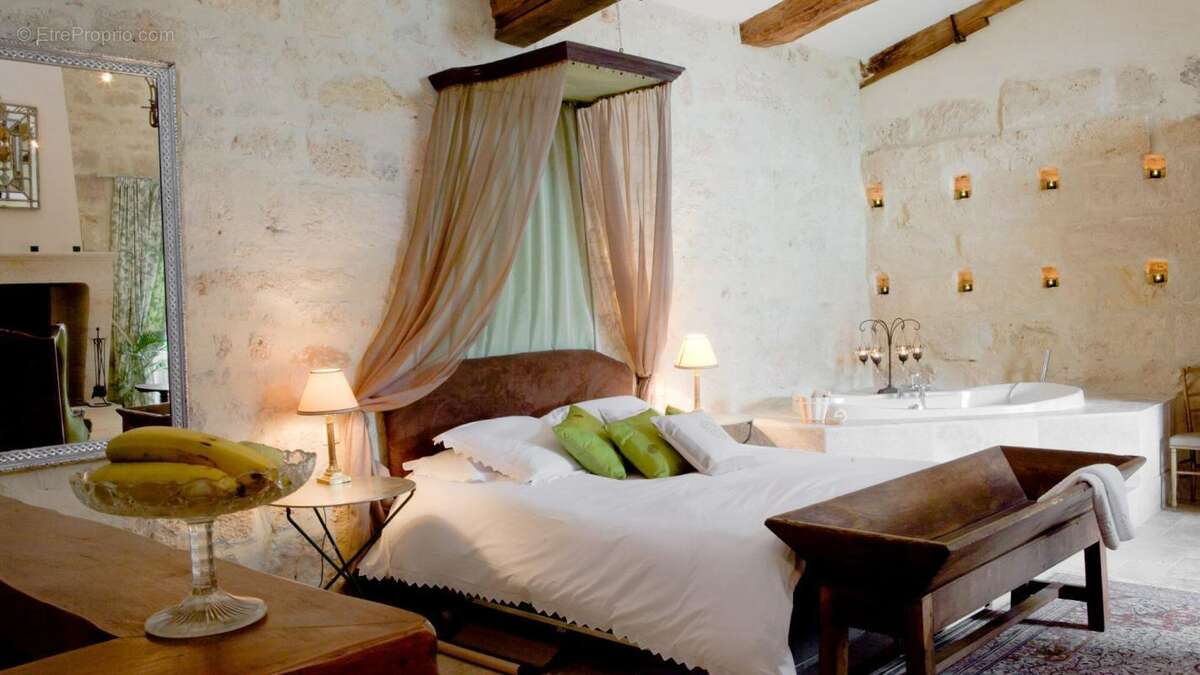 Maison à SAINT-EMILION