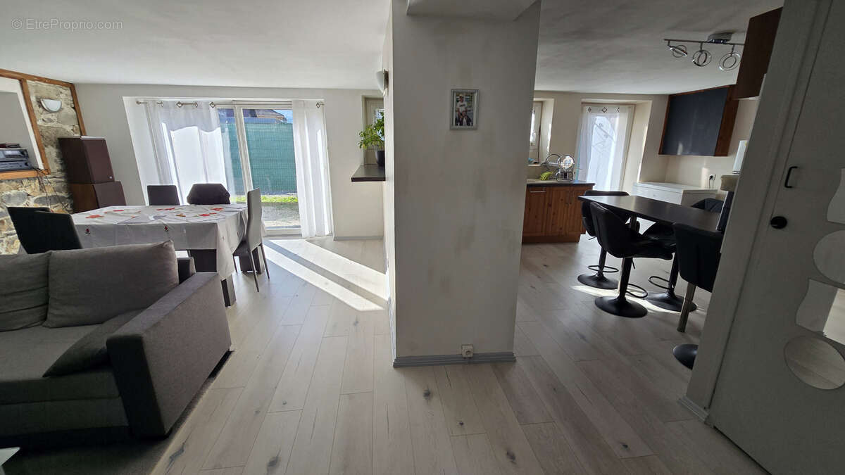 Appartement à LA CROIX-DE-LA-ROCHETTE