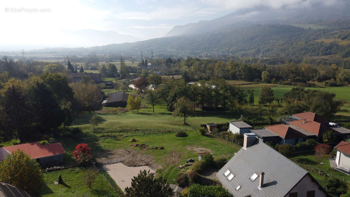 Terrain à LES MARCHES