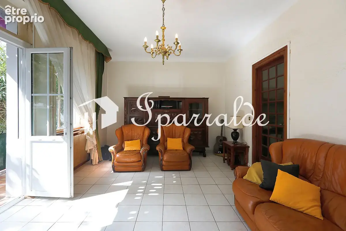 Exclusivité   hendaye centre-ville  117 m2  5 pièces  parking & très grande cave - photo 9