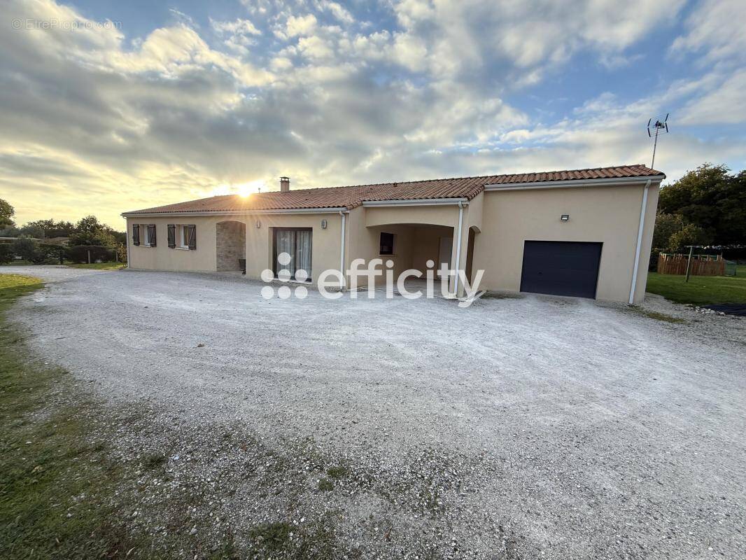 Maison à RUFFEC