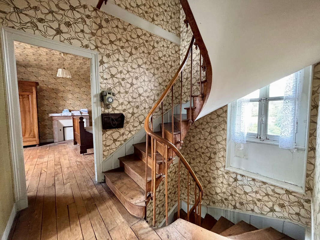 Charmante maison en pierre de 139 m2 avec préau, garage et cave - photo 7