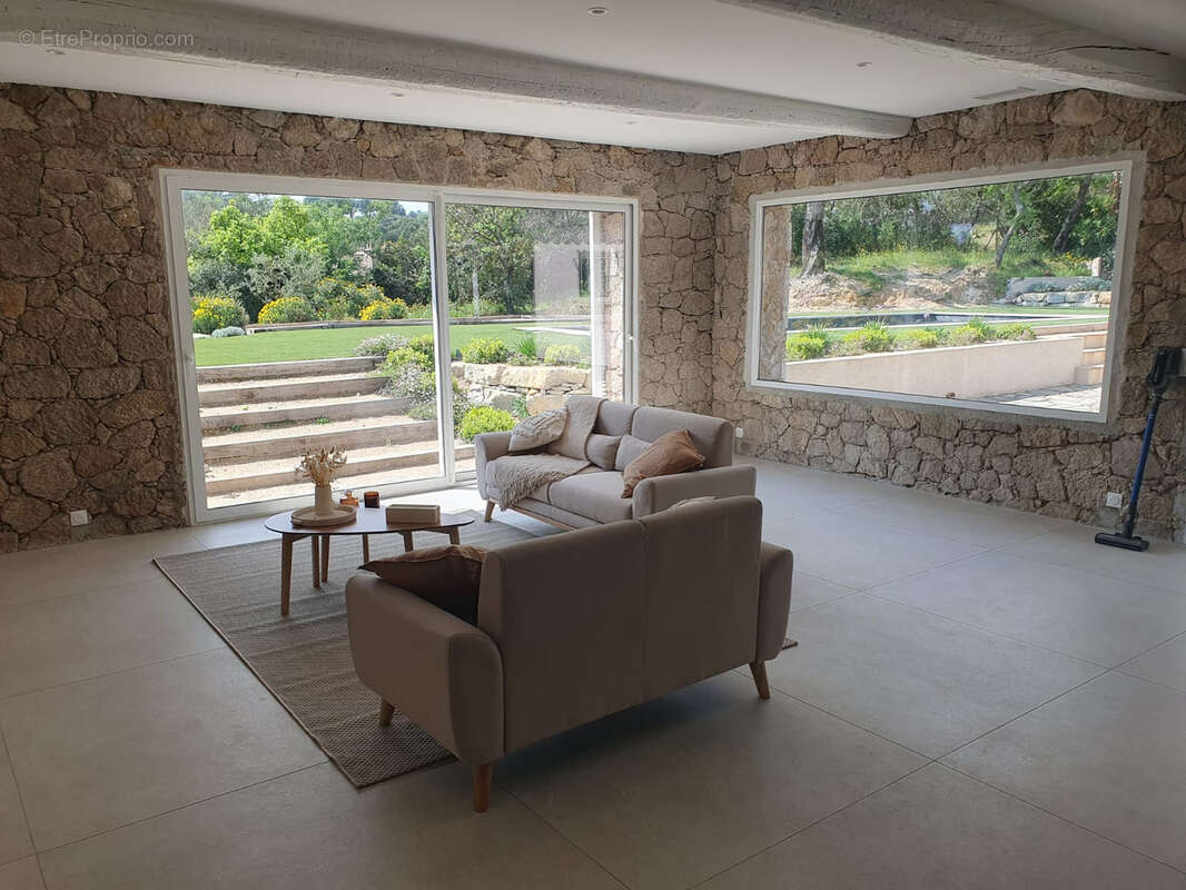 Maison à PLAN-DE-LA-TOUR