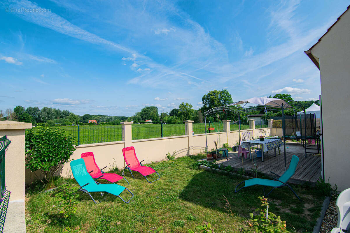 Maison à MOGNEVILLE