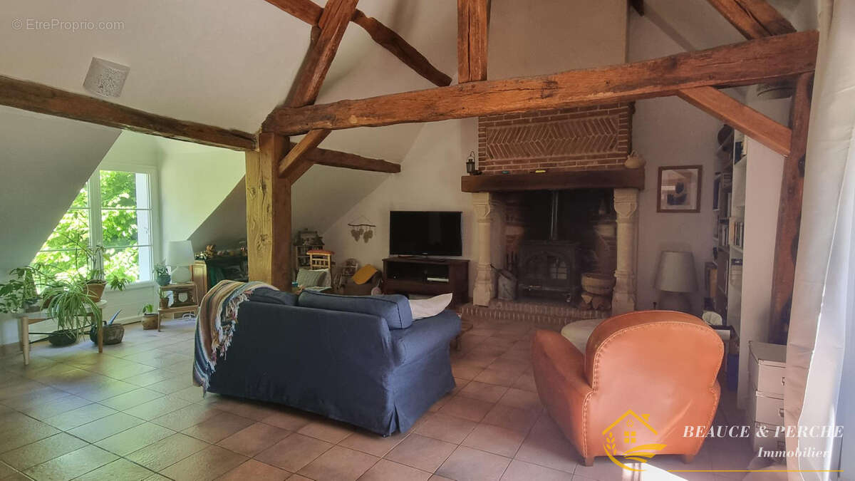 Maison à COMBRES
