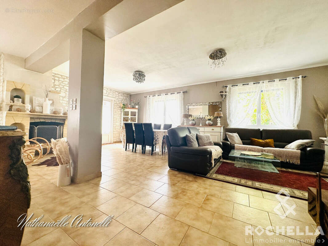 Maison à SAINT-JEAN-D'ANGELY