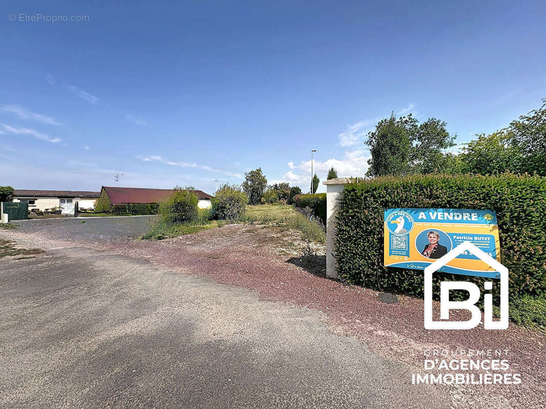 SAINT SYLVAIN - Terrain constructible de 650 m² possibilité de construire une ou deux maisons - photo 4