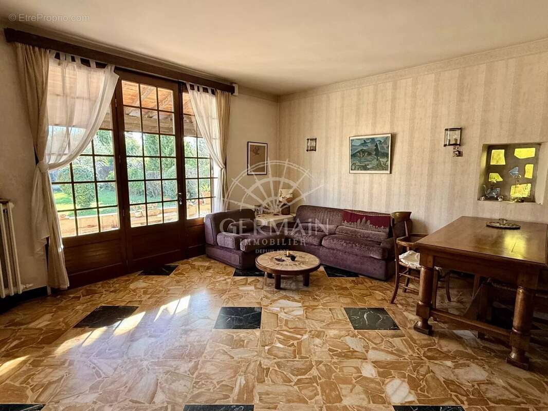 Maison à L'ISLE-SUR-LA-SORGUE