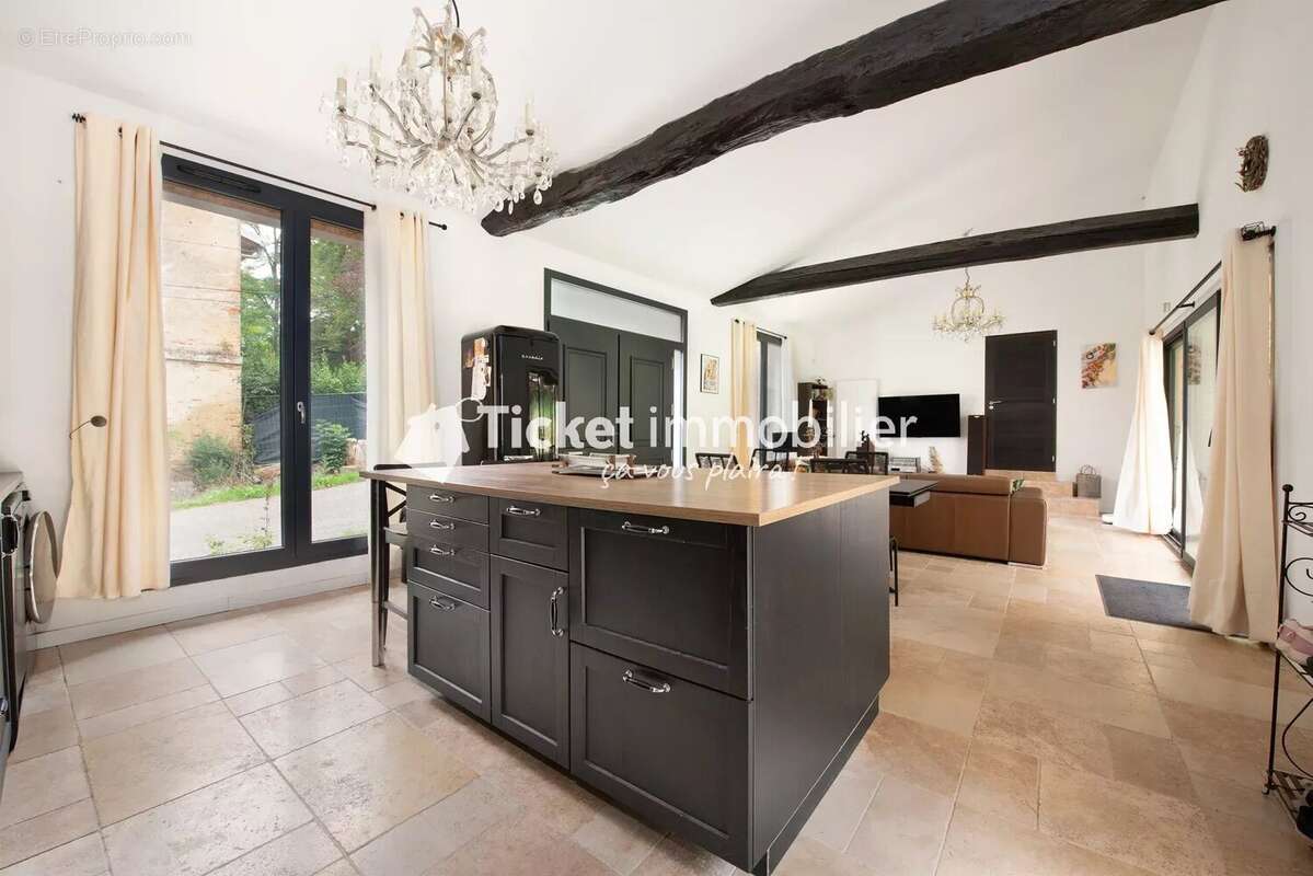 Maison à MONTAIGUT-SUR-SAVE