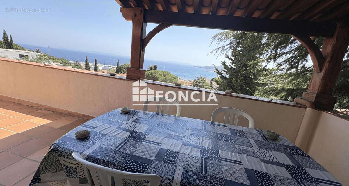Le lavandou – exclusivité – t2 avec terrasse, vue mer panoramique, parking et deux caves - photo 2