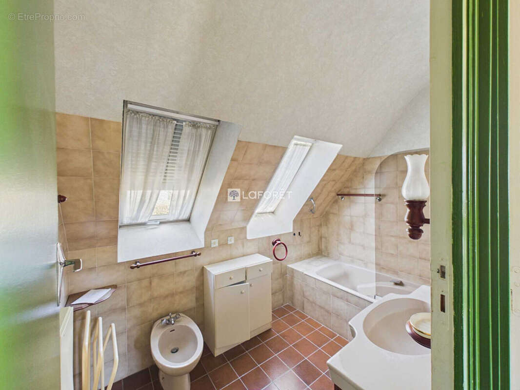 Maison 7 pièce(s) 162m2 -  ELLIANT - photo 14