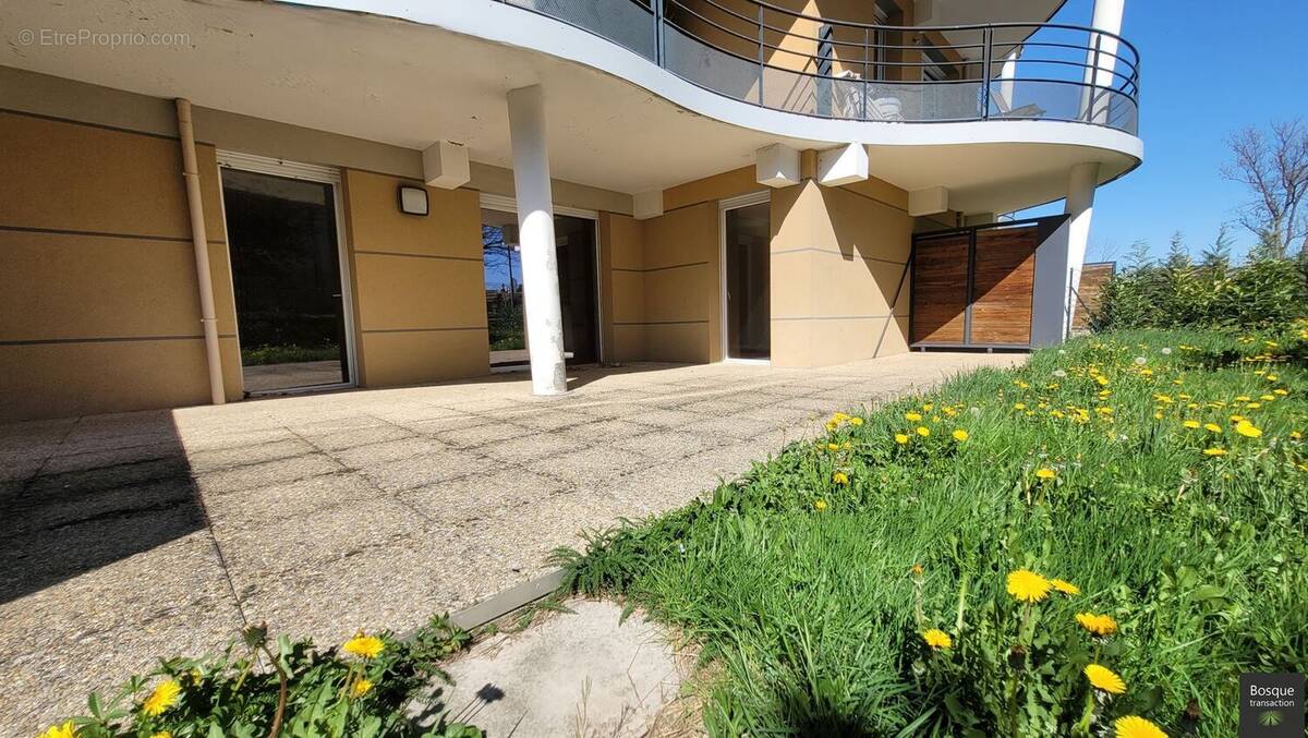 Appartement à SAINT-PRIEST-EN-JAREZ