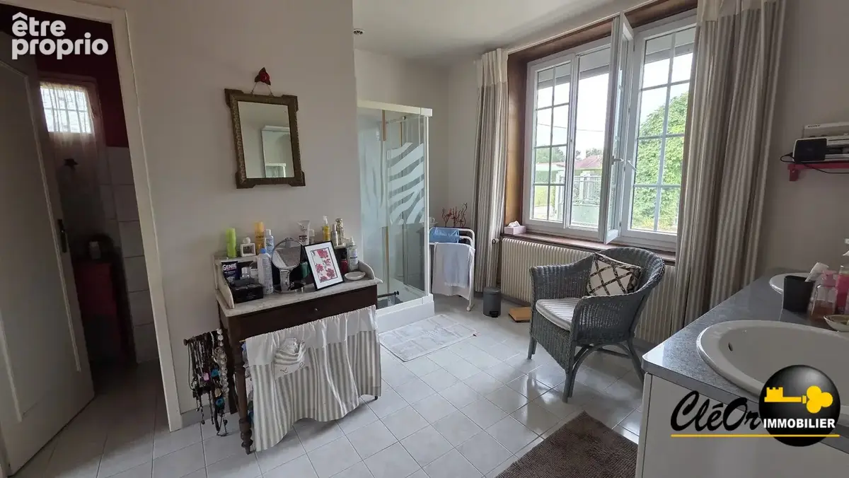Maison 6 pièces 140 m² à vendre à Charette-Varennes (71270) - photo 7