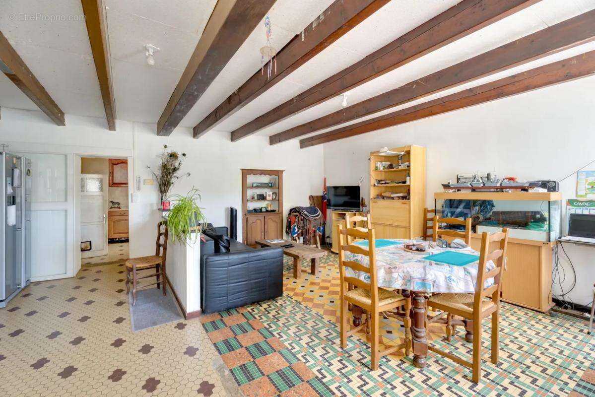 Maison de bourg avec dépendance et jardin – Saint-Juire-Champgil - photo 5