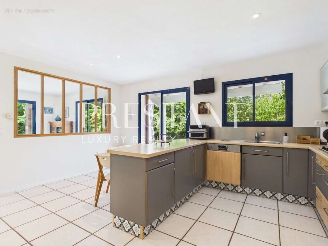 Maison d'Architecte au Calme, Piscine et jardin arboré. - photo 8