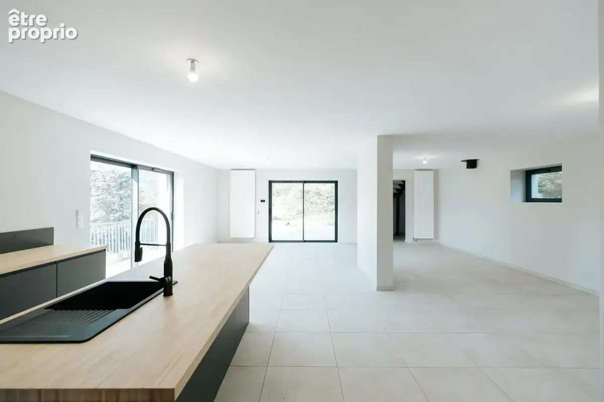 VILLA 250m2 Exceptionelle I DPE A • Vue exceptionnelle sur les Alpes • Piscine • 248 m2 habitables - photo 6