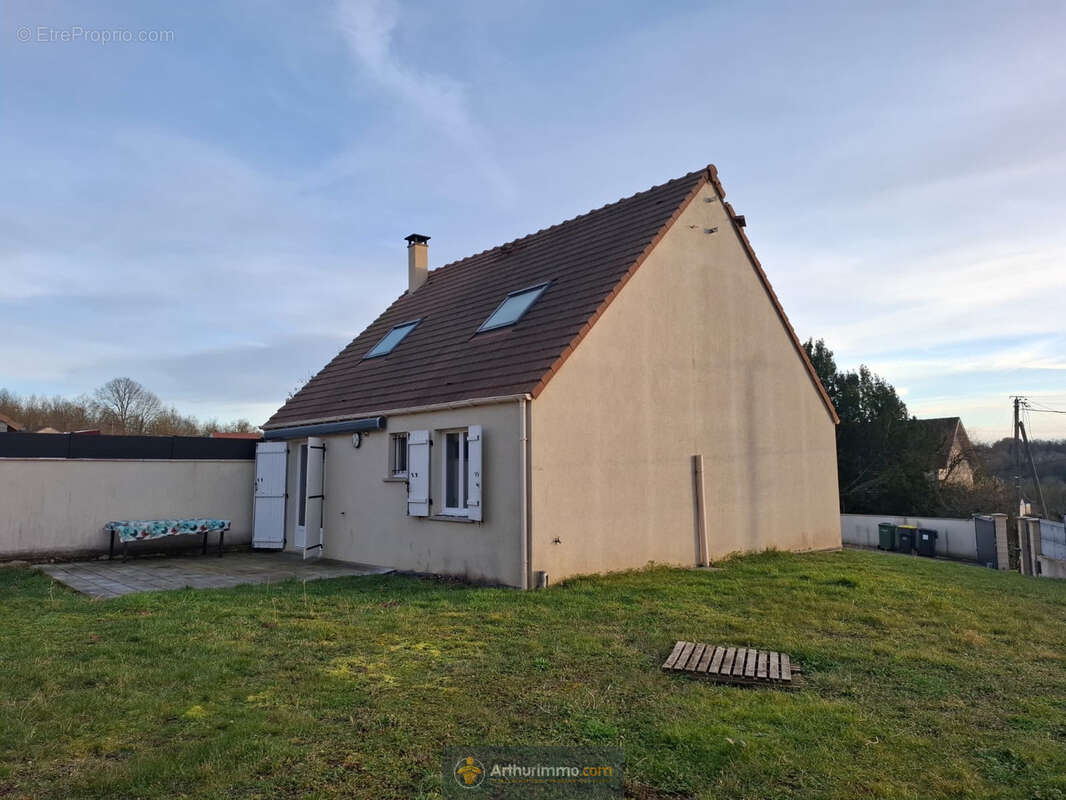 Maison à CRECY-LA-CHAPELLE