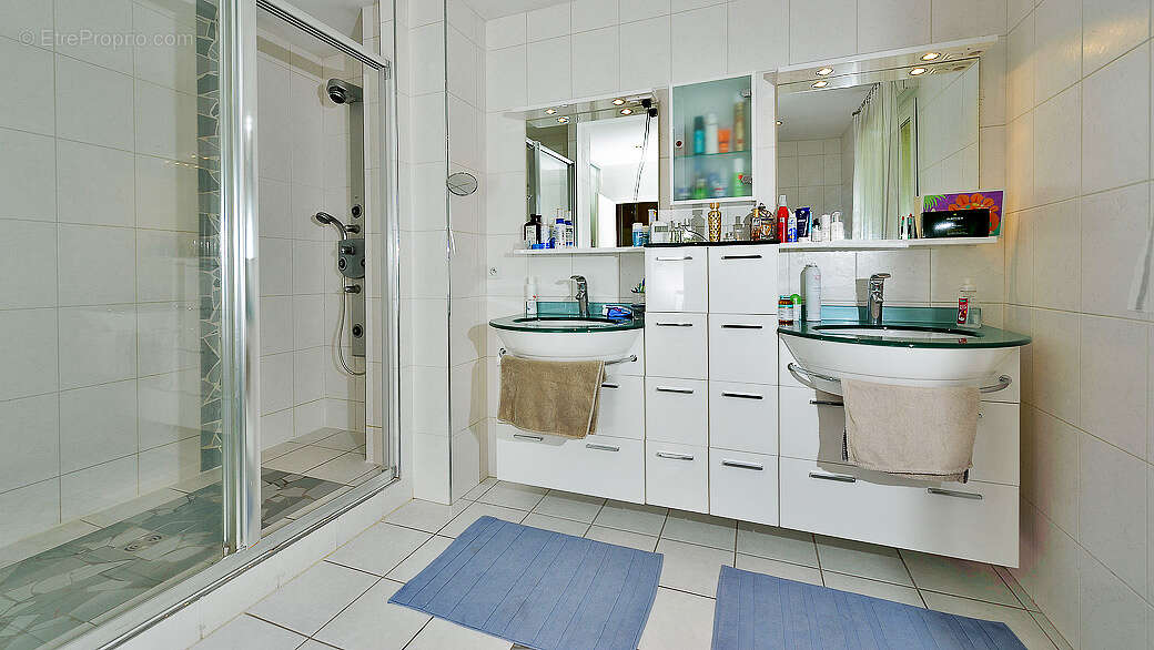 Maison à SAINT-GENIS-POUILLY