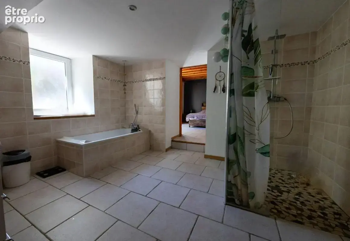 Superbe bâtisse de caractère avec piscine et grand terrain de 1,8 hectare - photo 12