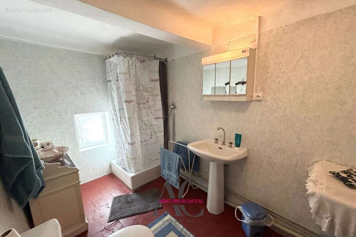 Maison à SAINTE-ANASTASIE-SUR-ISSOLE