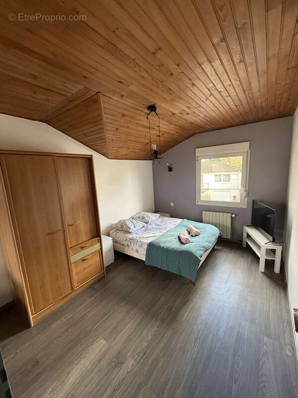 Maison d'architecte de 300m2 sur un terrain de 5.79 ares avec jardin et garage - photo 14