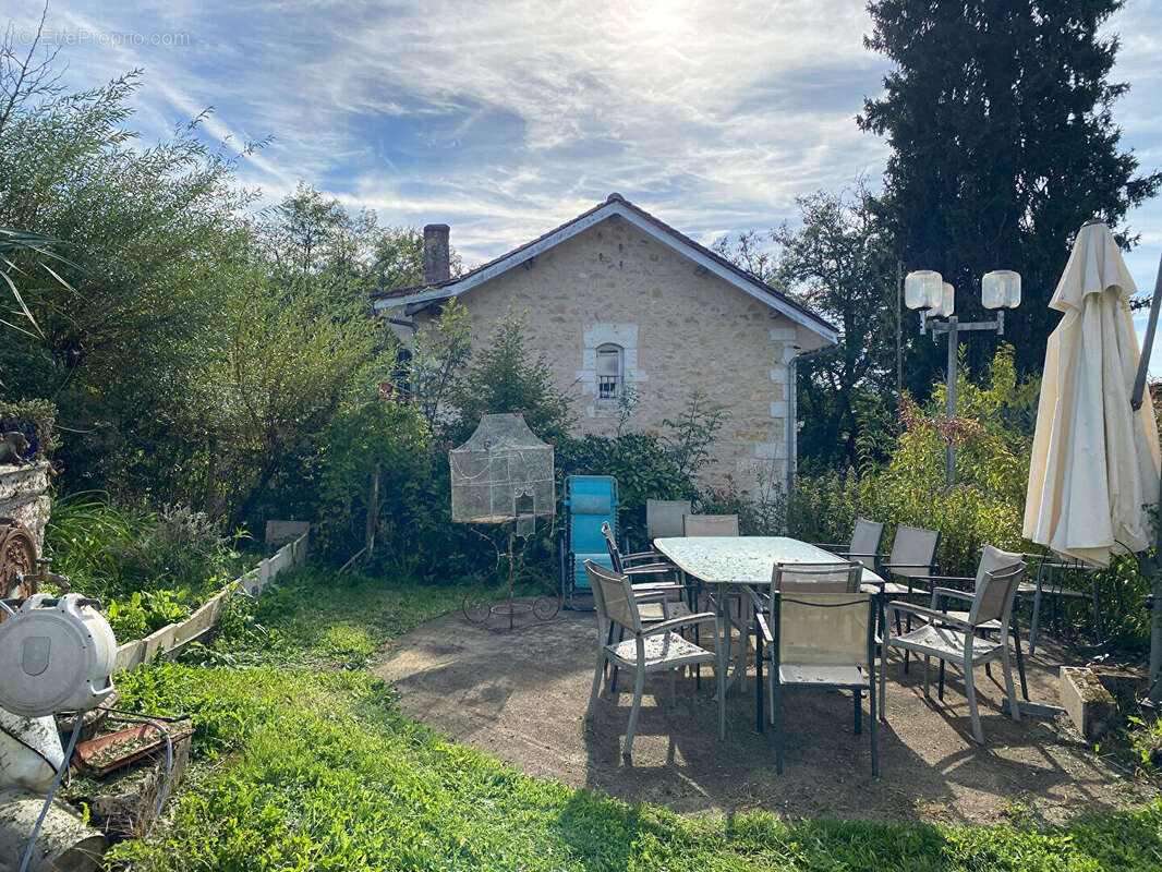 Maison à SAINT-PIERRE-DE-COLE