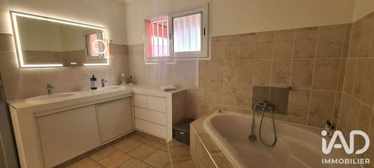 Maison 205 m² à Le Tampon  - photo 4