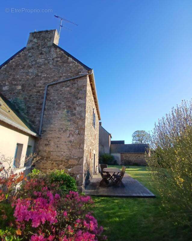 Maison à LANVOLLON