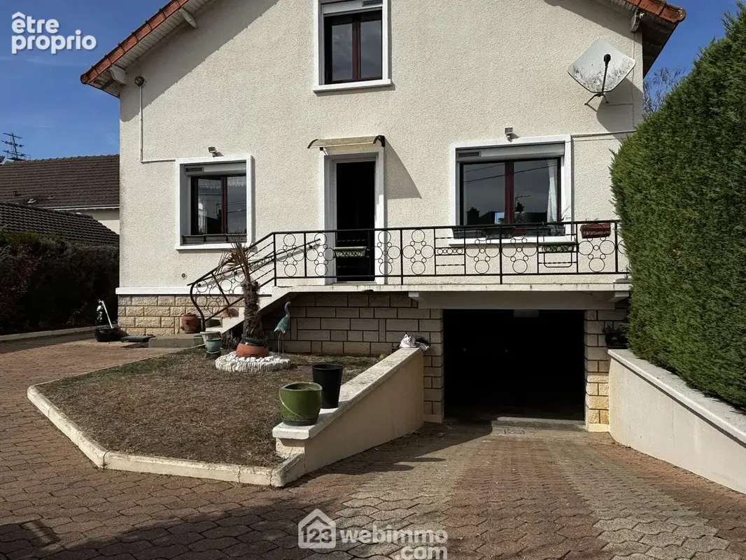 La maison de 94 m2 habitables répartis sur 2 niveaux.