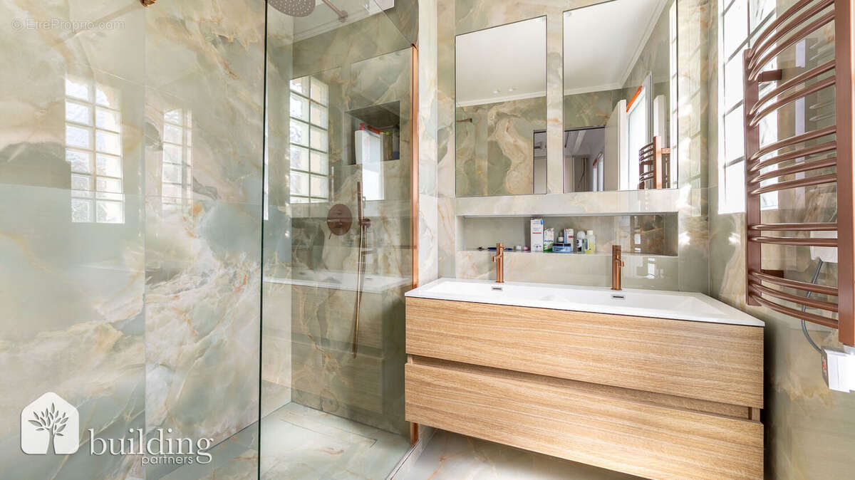 Appartement à LEVALLOIS-PERRET