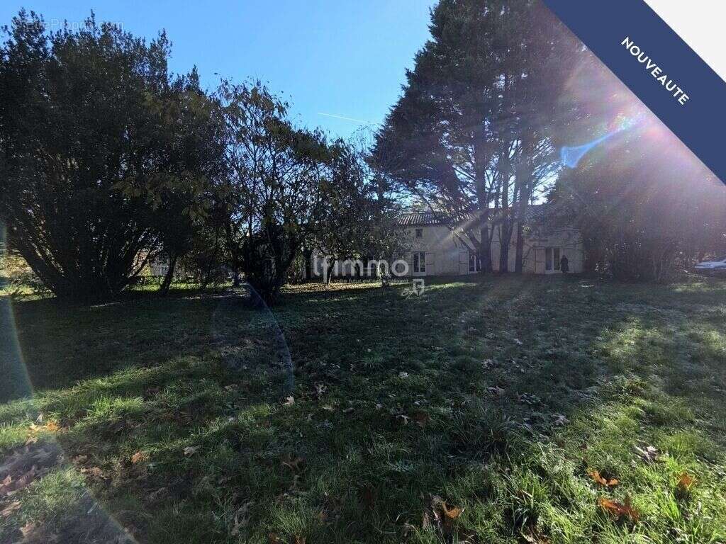 Maison à NOTRE-DAME-DE-SANILHAC