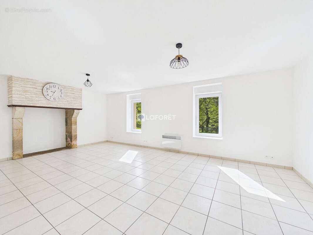 Maison à SAINT-EVARZEC