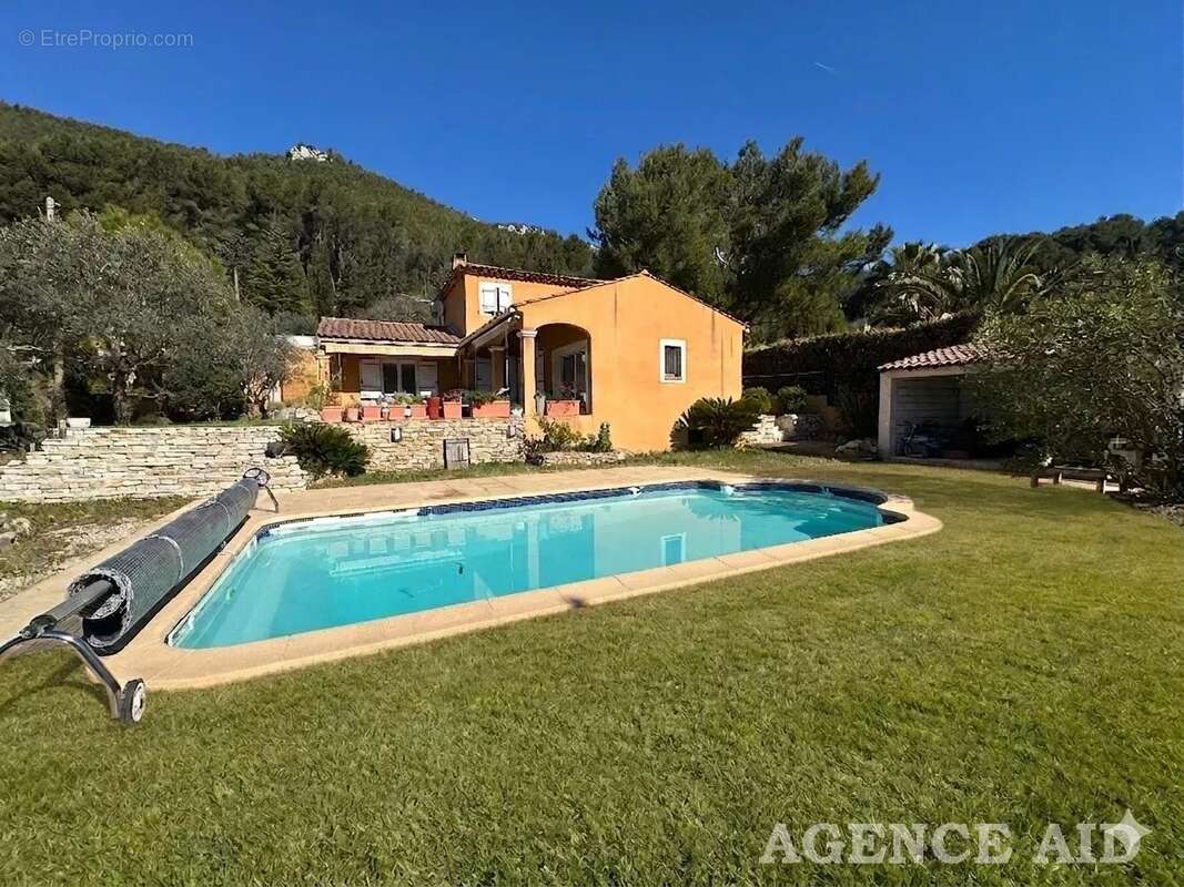 Maison à CUGES-LES-PINS