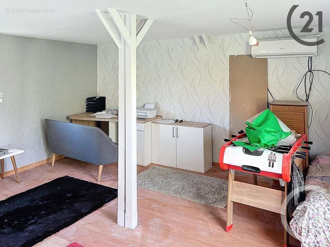 Maison à ESCOLIVES-SAINTE-CAMILLE