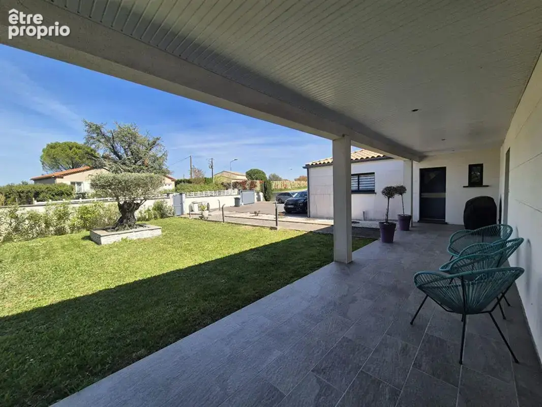 Grande maison de plain-pied avec garage et piscine - photo 16