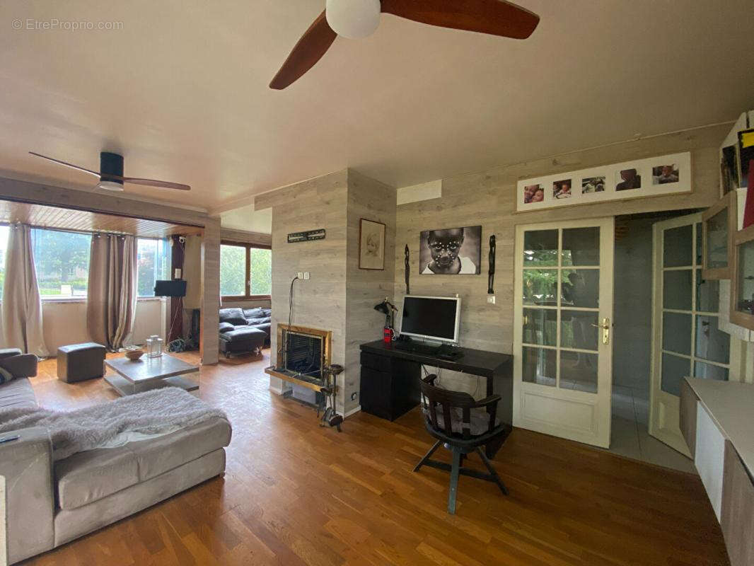 Appartement à FONTENAY-LE-FLEURY