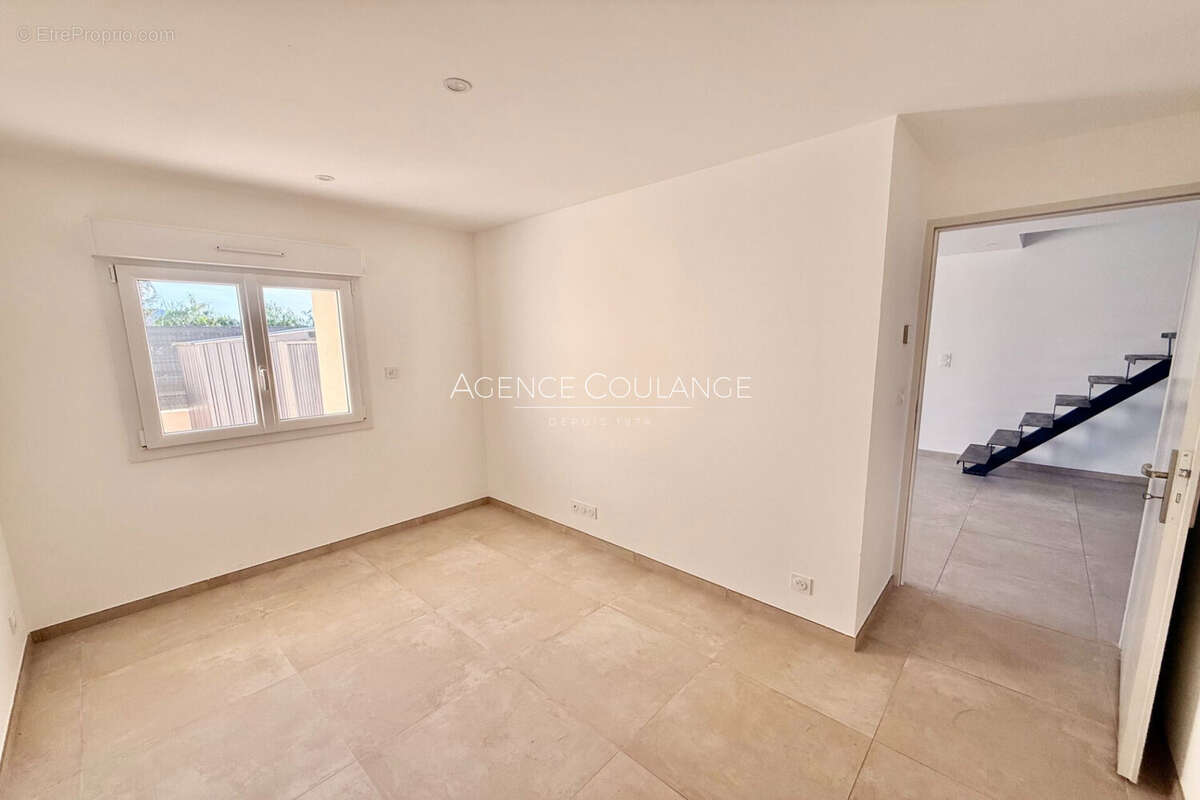 Appartement à SAINT-CYR-SUR-MER