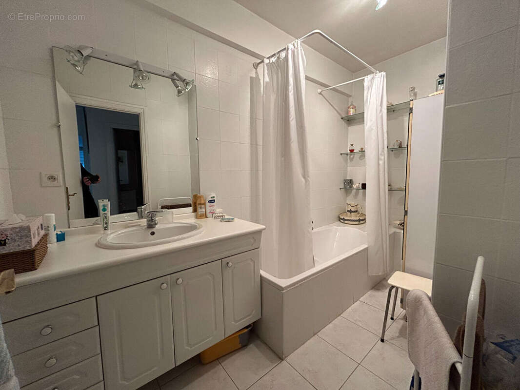 Appartement à SAINT-LAURENT-DU-VAR