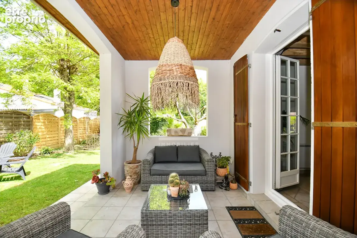 Villa de standing avec piscine - plain-pied - garage et studio - photo 2