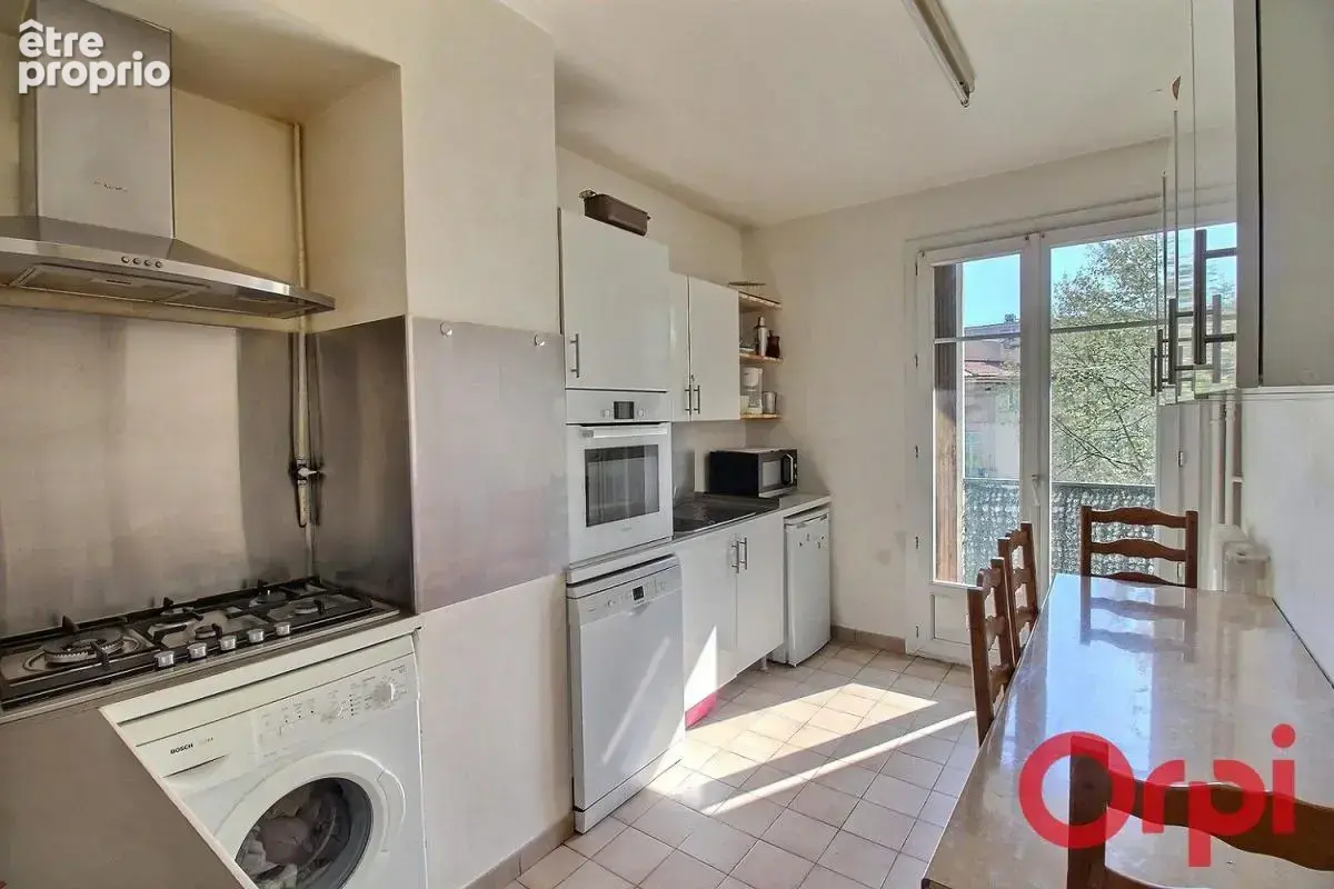 Marseille 13003 – Quartier La Villette : T3 traversant 74 m² – Lumineux – Balcon & Cave - photo 3