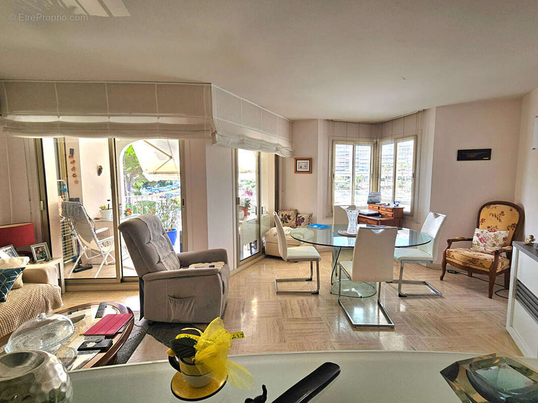 Appartement à MANDELIEU-LA-NAPOULE