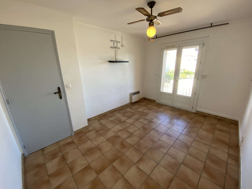 Maison à SAINT-LAURENT-DE-LA-SALANQUE