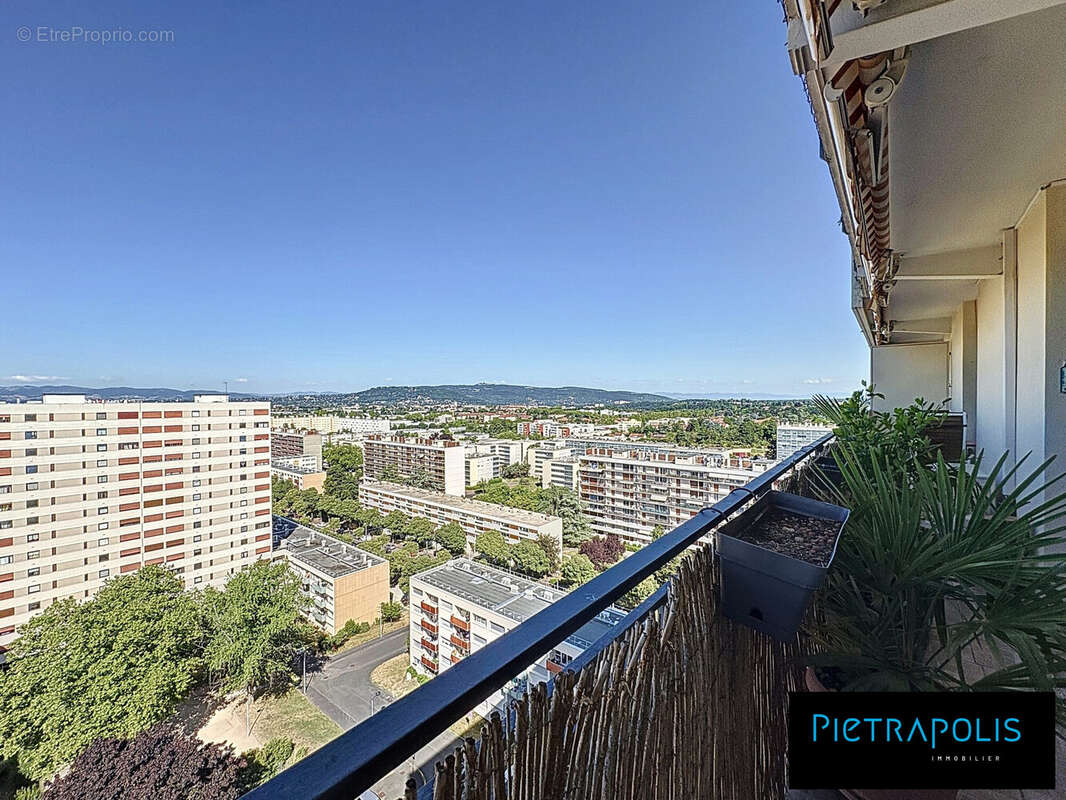 Balcon - Appartement à RILLIEUX-LA-PAPE