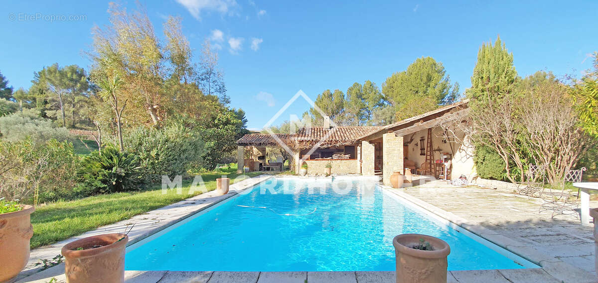 Maison à LE CASTELLET