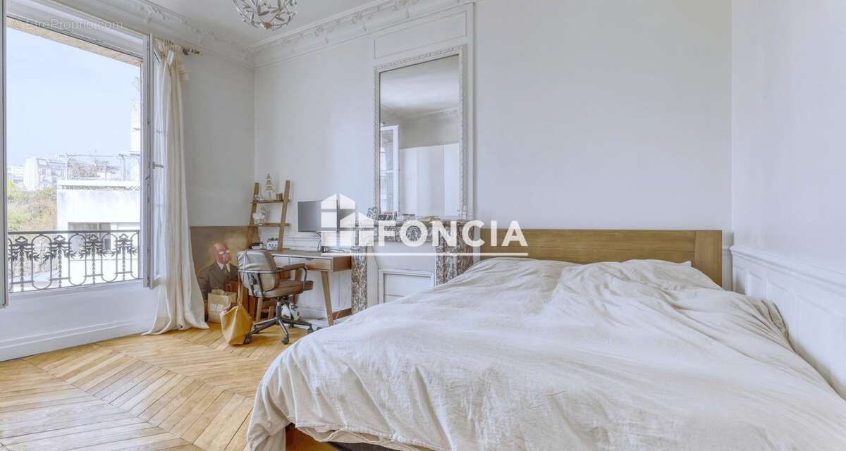 Appartement à PARIS-16E