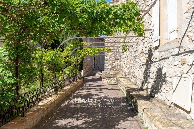 Commerce à LE CASTELLET